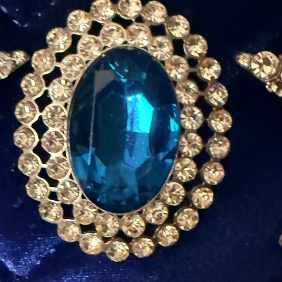 Kurt Geiger NWOT Elegant Blue Velvet Women's Crossbody Bag with Crystal Accents - Picture 7 of 16